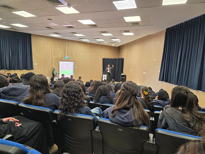 محاضرة للشيخ حسني لحام في دار التربية والعلوم - ثانوية جلجولية 